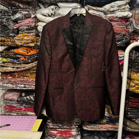 Burgundy Single-Breasted Sport Coat with Notched Lapels